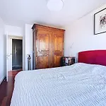 Appartement With Balcony Overlooking The Eiffel Tower Paris