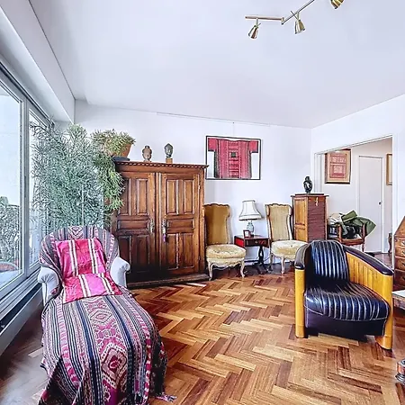 Apartman With Balcony Overlooking The Eiffel Tower Párizs