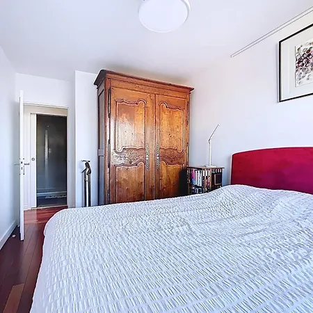 דירה With Balcony Overlooking The Eiffel Tower פריז