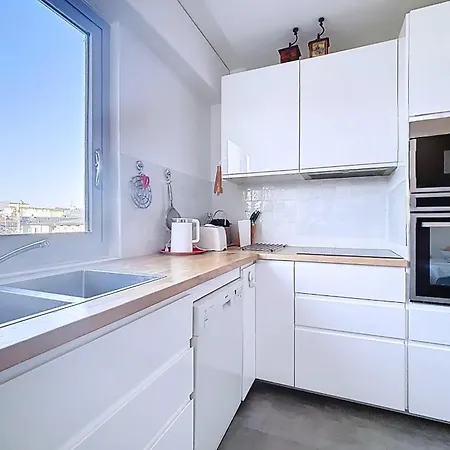 아파트 With Balcony Overlooking The Eiffel Tower 파리